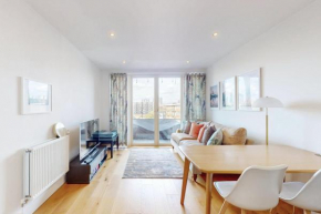 Lovely Apartment with Balcony - 3 min to Station